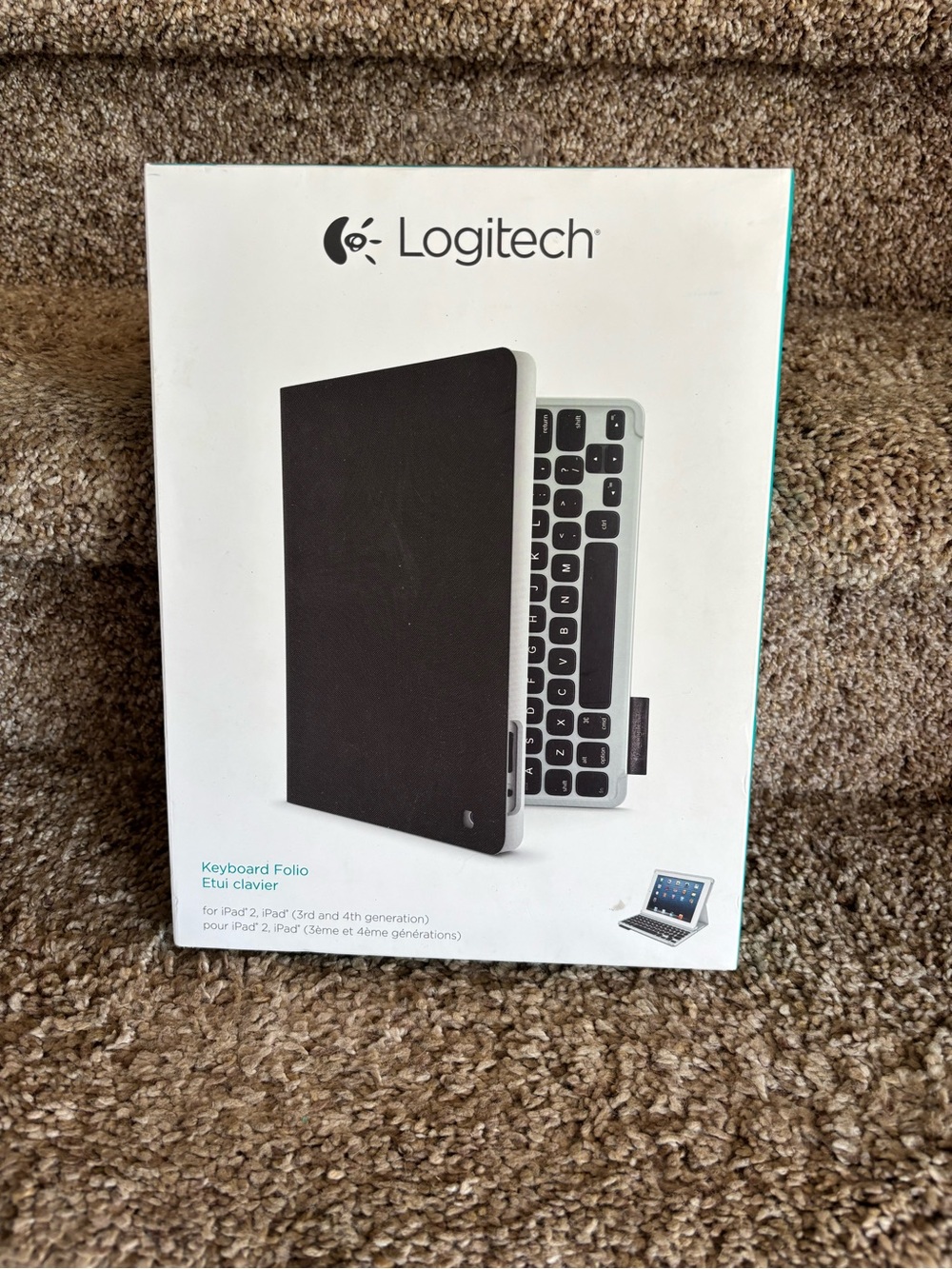 Logitech Folio Keyboard Case in White and Black